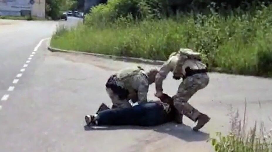 Задержание сторонника международной террористической организации, который планировал поджечь синагогу в Ярославле. Кадр видео - РИА Новости, 1920, 29.06.2026
