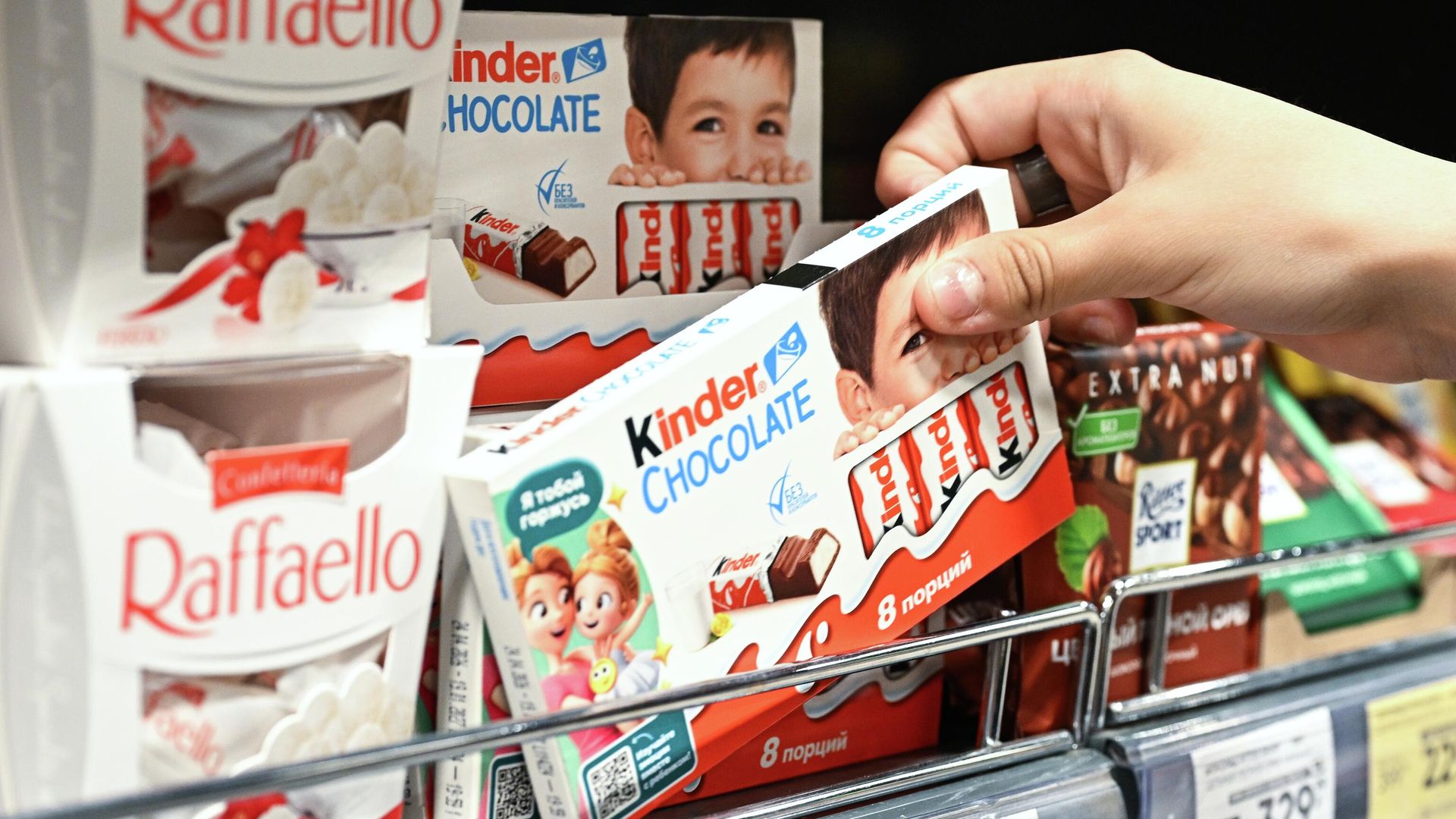 Продукция компании Ферреро Руссия в магазине Чижик. 29 июня 2026 года Продукция компании Ферреро Руссия в магазине Чижик. 29 июня 2026 года - РИА Новости, 1920, 29.06.2026