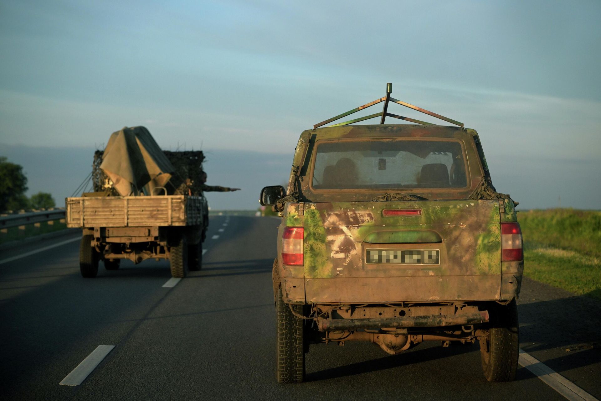Автомобили мобильной огневой группы Автомобили мобильной огневой группы - РИА Новости, 1920, 28.08.2026