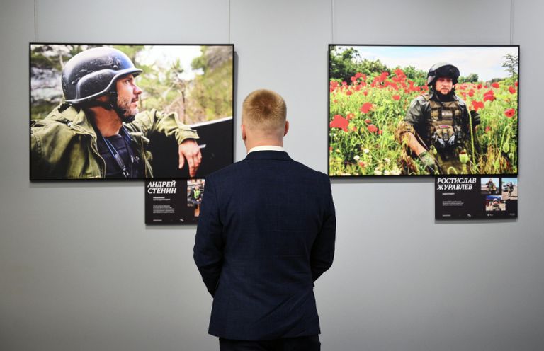 Открытие фотовыставки На передовой в Москве Открытие фотовыставки На передовой в Москве