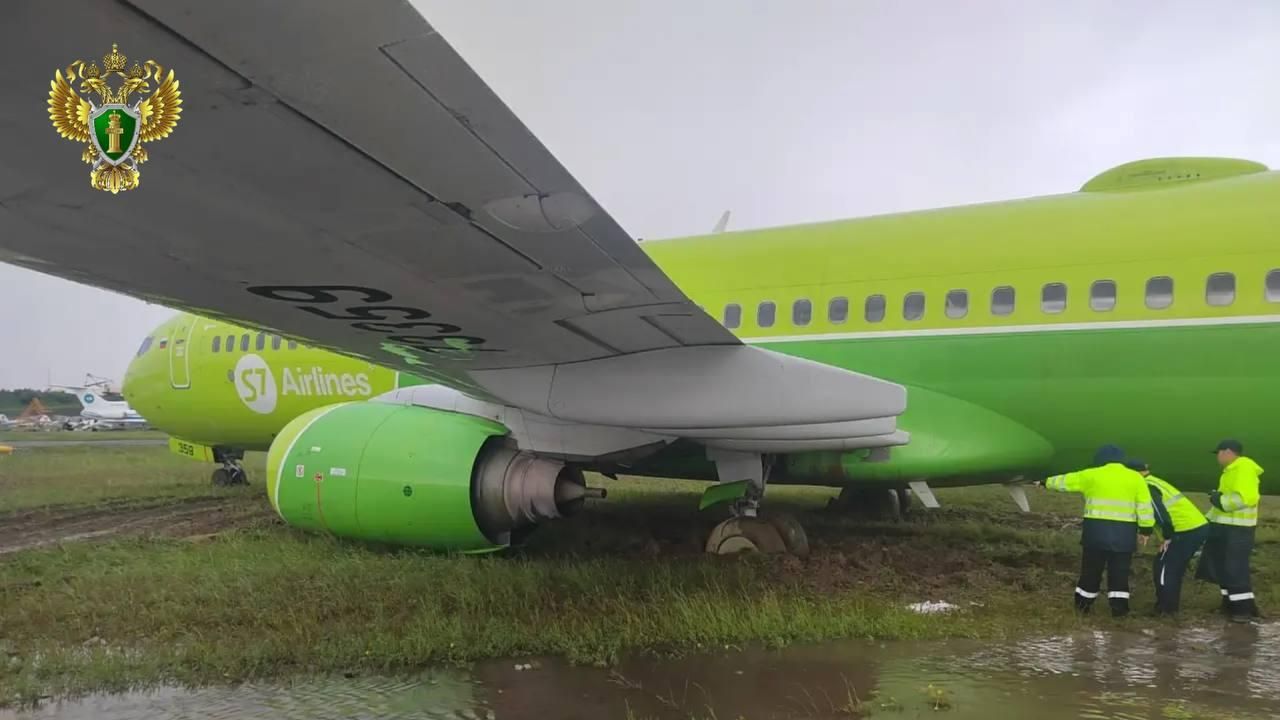 Самолет компании S7 Airlines выкатился за пределы взлетно-посадочной полосы в аэропорту Мирный в Якутии Самолет компании S7 Airlines выкатился за пределы взлетно-посадочной полосы в аэропорту Мирный в Якутии - РИА Новости, 1920, 30.06.2026