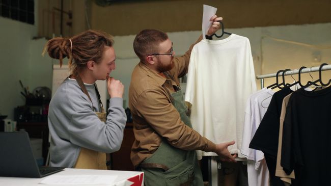Дизайнеры обсуждают дизайн футболок