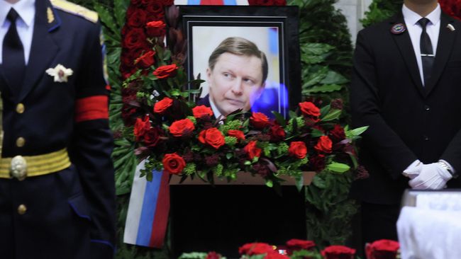 Церемония прощания с бывшим министром обороны, спецпредставителем президента Сергеем Ивановым в Центральной клинической больнице