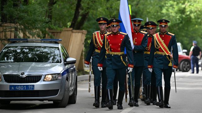 Прощание с бывшим министром обороны России Сергеем Ивановым в Москве 