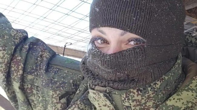 Дана Бутенко в одном из подразделений, куда она возит гуманитарку Дана Бутенко в одном из подразделений, куда она возит гуманитарку