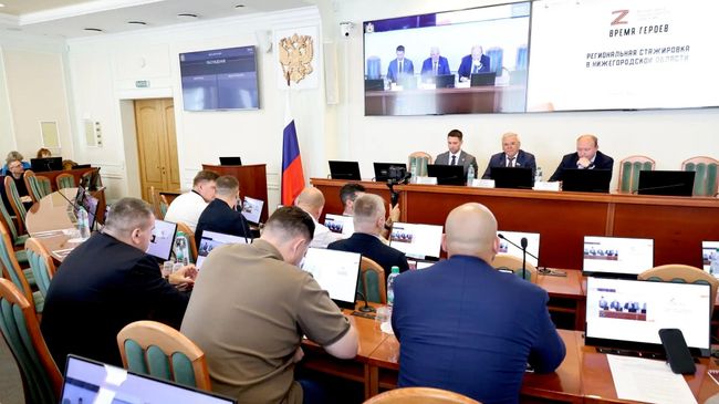 Спикер нижегородского парламента Евгений Люлин во время встречи с участниками федеральной программы Время героев 