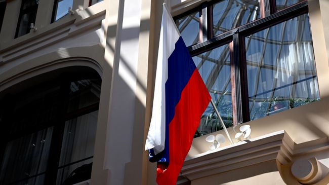 Российский флаг в здании ЦИК