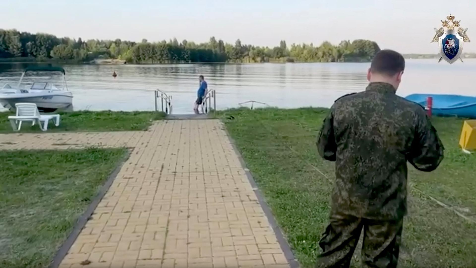 Сотрудник СК России на месте гибели ребенка в акватории Воронежского водохранилища Сотрудник СК России на месте гибели ребенка в акватории Воронежского водохранилища - РИА Новости, 1920, 03.07.2026