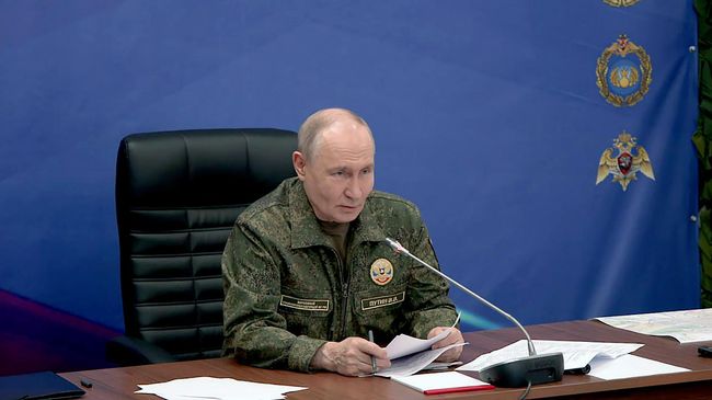 Президент России Владимир Путин посетил один из вспомогательных пунктов Объединенной группировки войск