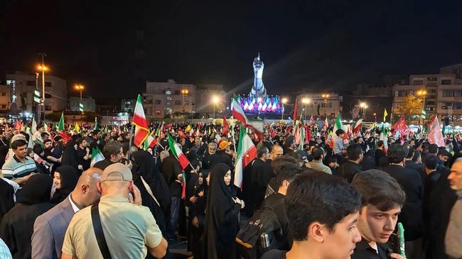 Митинг в поддержку руководства страны в Тегеране, Иран