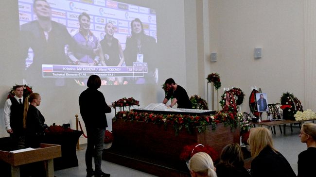 Церемония прощания с тренером по фигурному катанию Артуром Дмитриевым в Санкт-Петербурге