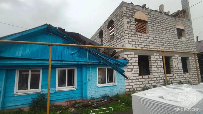 Последствия обрушения стены строящегося жилого дома в рабочем поселке Выездное в Нижегородской области