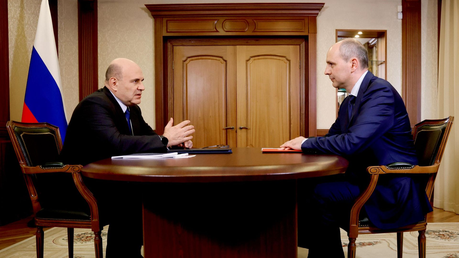 Председатель правительства РФ Михаил Мишустин и губернатор Свердловской области Денис Паслер во время встречи в Екатеринбурге. 5 июля 2026 Председатель правительства РФ Михаил Мишустин и губернатор Свердловской области Денис Паслер во время встречи в Екатеринбурге. 5 июля 2026 - РИА Новости, 1920, 05.07.2026