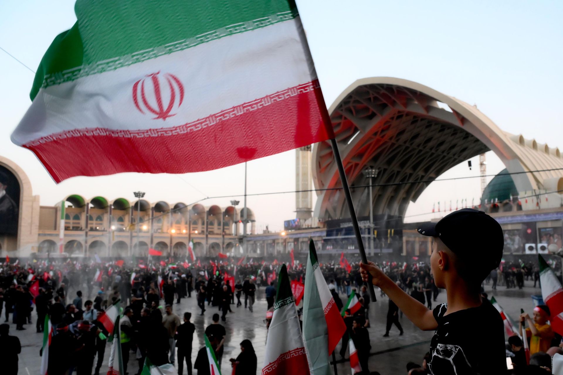 Церемония прощания с бывшим верховным лидером Ирана Али Хаменеи в Тегеране Церемония прощания с бывшим верховным лидером Ирана Али Хаменеи в Тегеране - РИА Новости, 1920, 19.08.2026