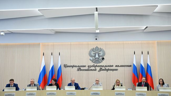 Члены ЦИК РФ на заседании Центральной избирательной комиссии РФ в Москве