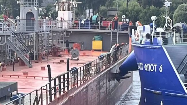 На месте столкновения грузовых теплоходов на Волге вблизи Городца в Нижегородской области