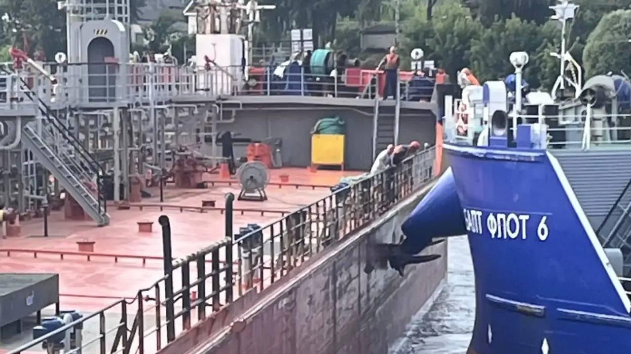 На месте столкновения грузовых теплоходов на Волге вблизи Городца в Нижегородской области - РИА Новости, 1920, 06.07.2026