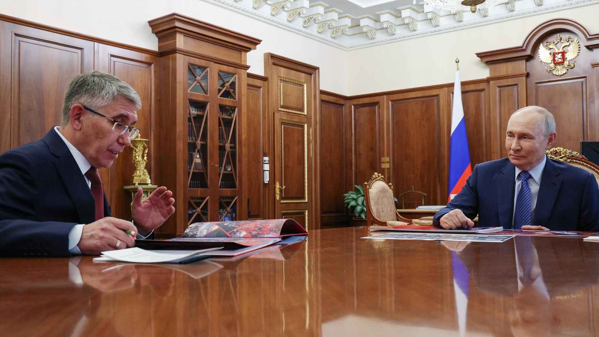 Владимир Путин и губернатор Тульской области Дмитрий Миляев во время встречи Владимир Путин и губернатор Тульской области Дмитрий Миляев во время встречи - РИА Новости, 1920, 06.07.2026