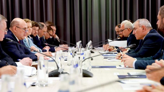Председатель правительства РФ Михаил Мишустин и премьер-министр Армении Никол Пашинян во время встречи в Екатеринбурге. 6 июля 2026
