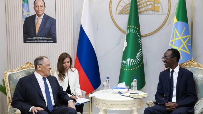 Министр иностранных дел РФ Сергей Лавров и глава МИД Эфиопии Гидеон Тимотеос во время встречи в Аддис-Абебе. 7 июля 2026