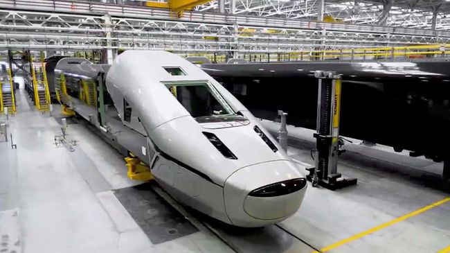 Первый высокоскоростной поезд на заводе Уральские локомотивы