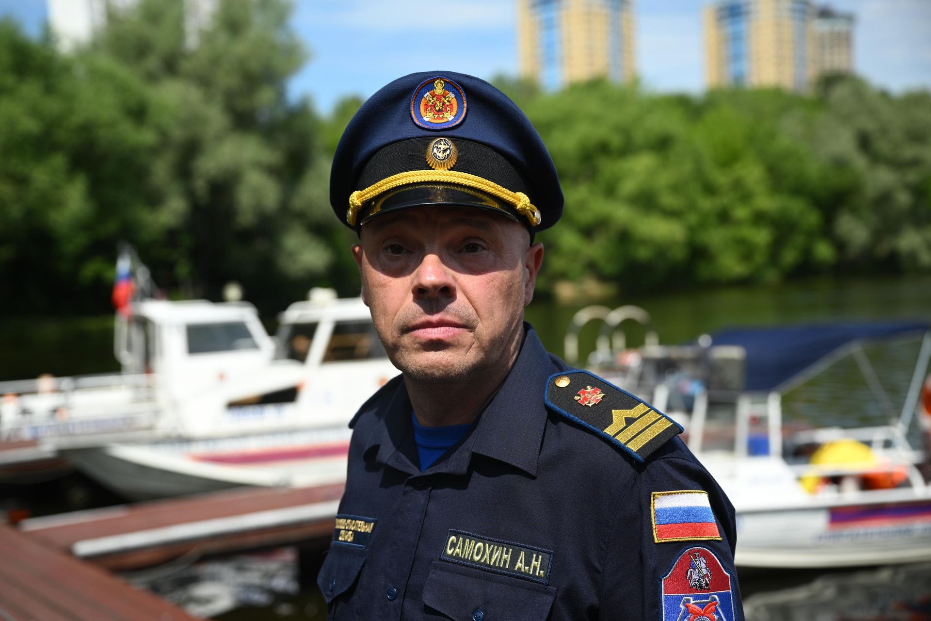 Начальник поисково-спасательной станции Строгино Московской городской поисково-спасательной службы на водных объектах Александр Самохин. Начальник поисково-спасательной станции Строгино Московской городской поисково-спасательной службы на водных объектах Александр Самохин. - РИА Новости, 1920, 08.07.2026