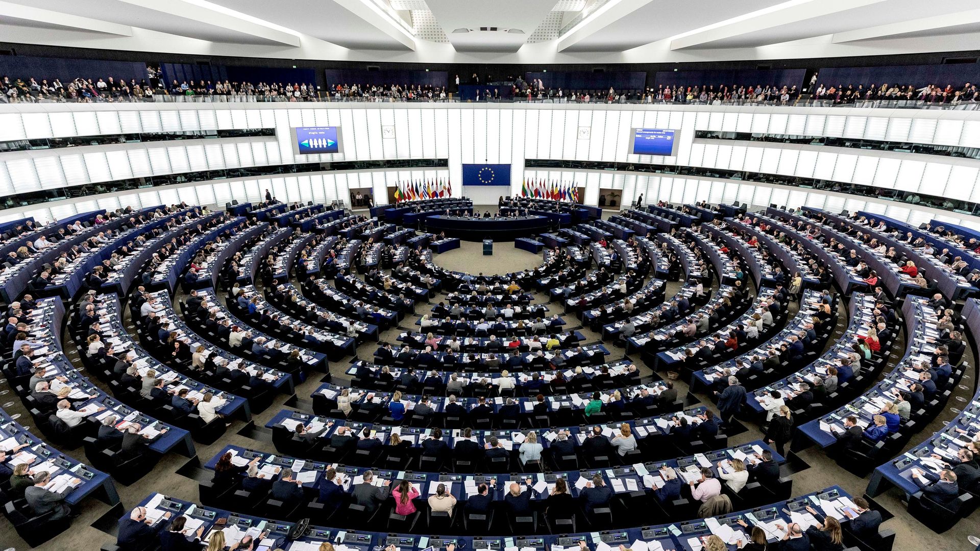 Общий вид зала заседаний Европейского парламента во время пленарной сессии Общий вид зала заседаний Европейского парламента во время пленарной сессии - РИА Новости, 1920, 15.10.2026