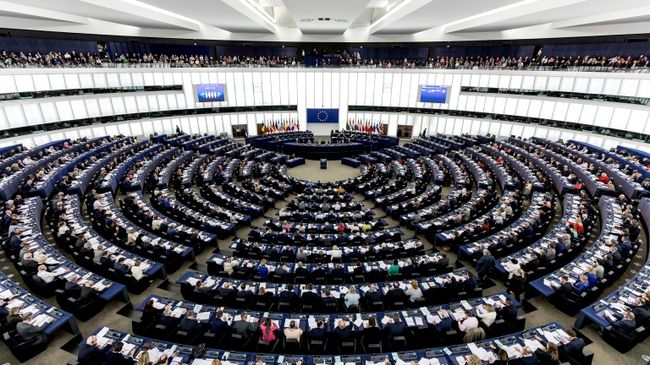 Общий вид зала заседаний Европейского парламента во время пленарной сессии