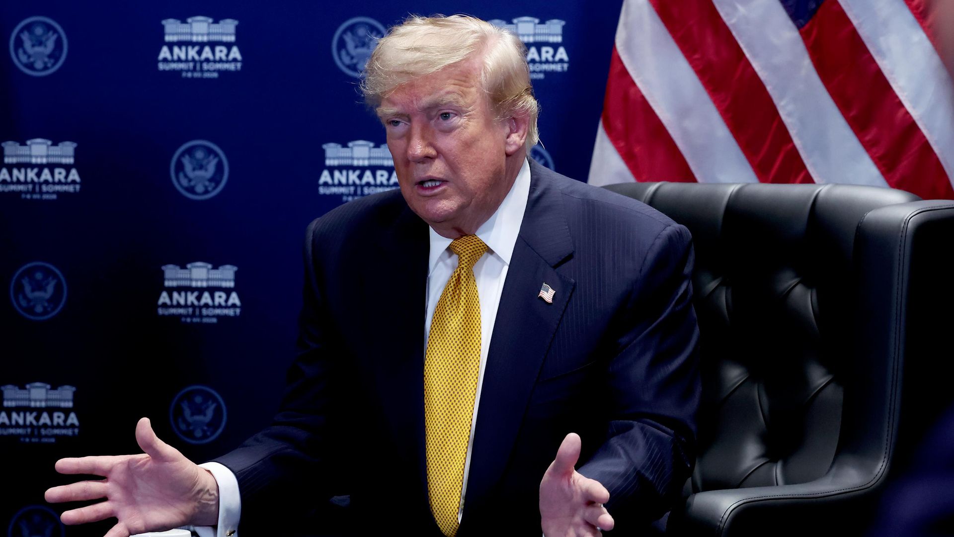 Президент США Дональд Трамп во время встречи с генсеком НАТО Марком Рютте в Анкаре. 8 июля 2026 - РИА Новости, 1920, 08.07.2026