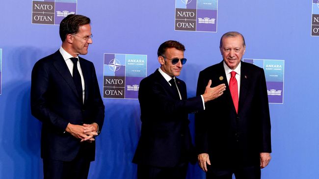 Официальная церемония фотографирования лидеров НАТО в Анкаре. 8 июля 2026