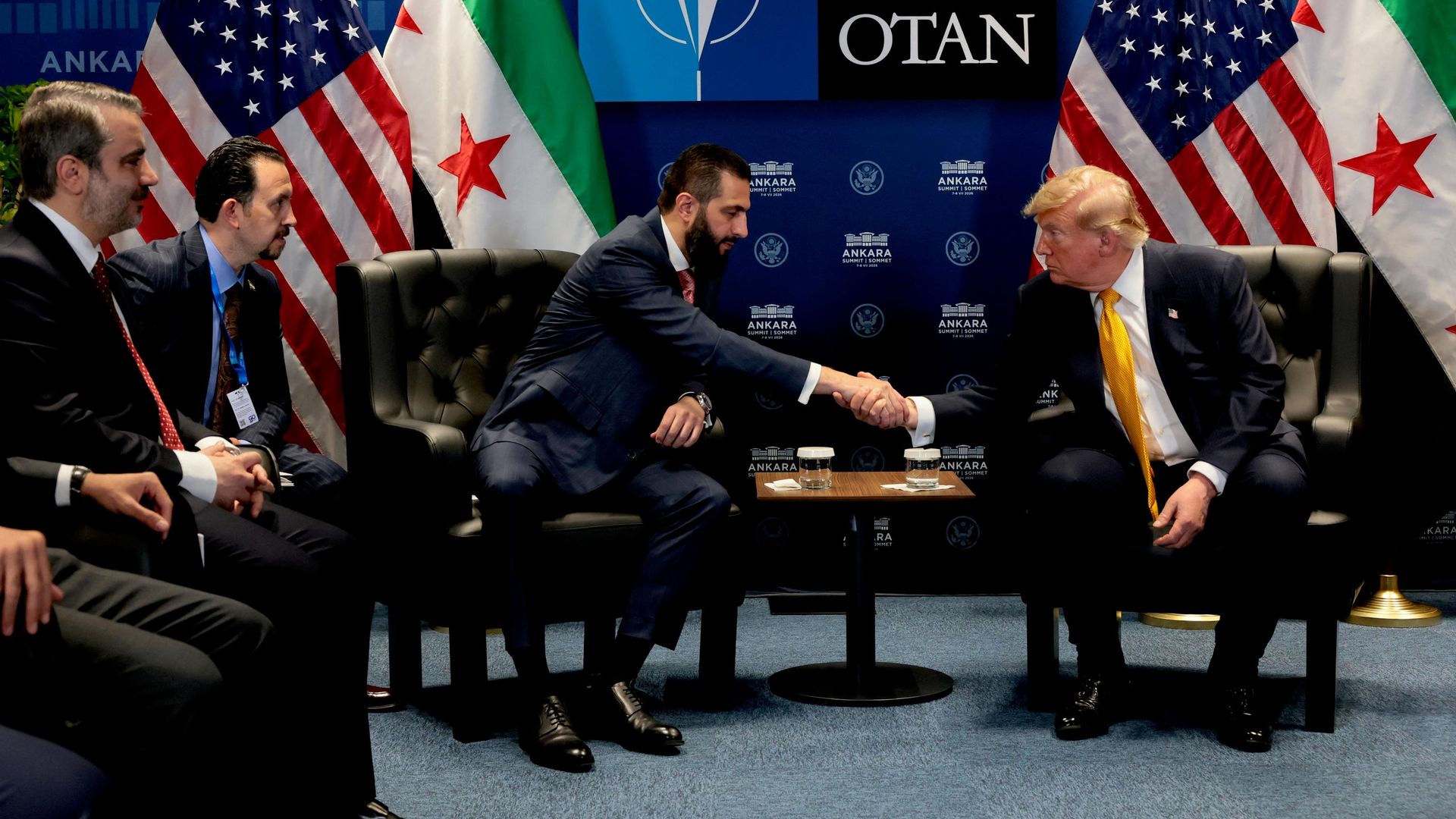 Президент США Дональд Трамп и президент Сирии на переходный период Ахмед аш-Шараа во время встречи в Анкаре Президент США Дональд Трамп и президент Сирии на переходный период Ахмед аш-Шараа во время встречи в Анкаре - РИА Новости, 1920, 08.07.2026