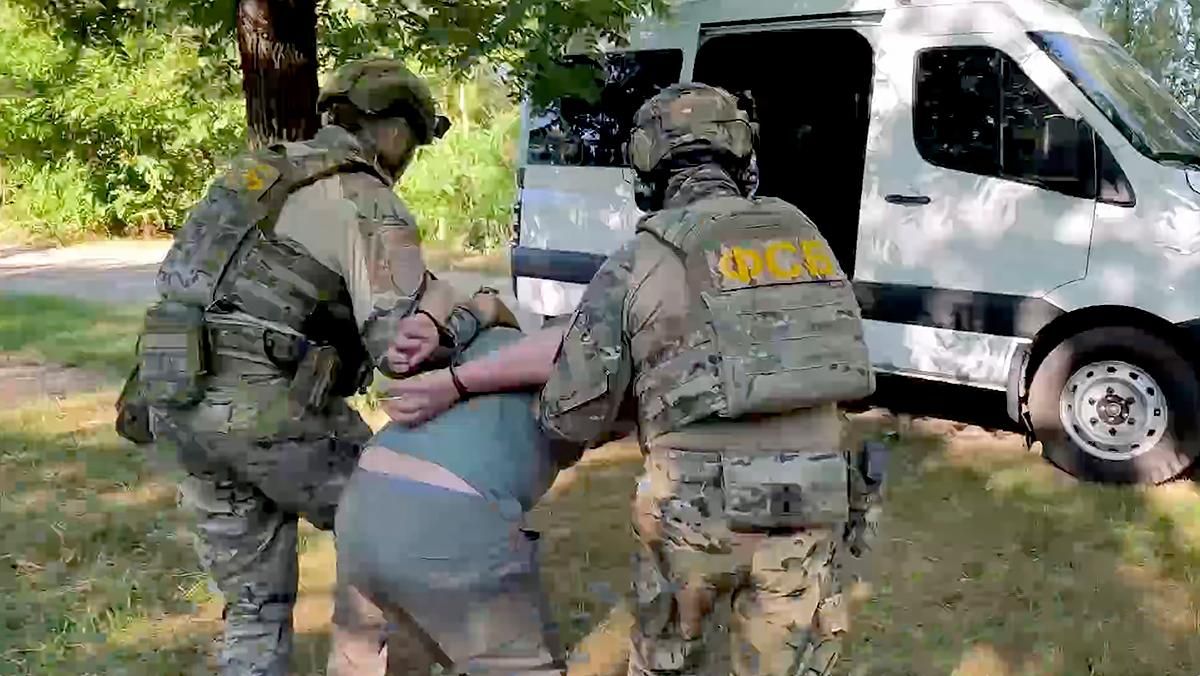 Задержание мужчины, планировавшего покушение на высокопоставленного военного Задержание мужчины, планировавшего покушение на высокопоставленного военного - РИА Новости, 1920, 09.07.2026