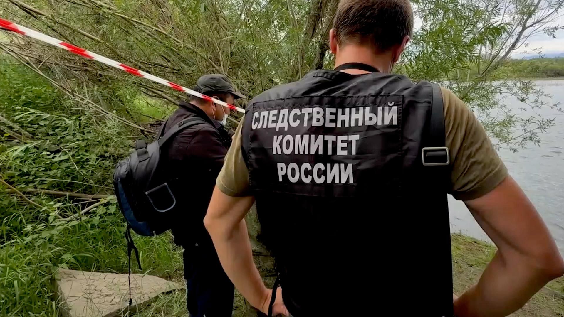 Следователи осматривают тела погибших девочек в Туве Следователи осматривают тела погибших девочек в Туве - РИА Новости, 1920, 09.07.2026
