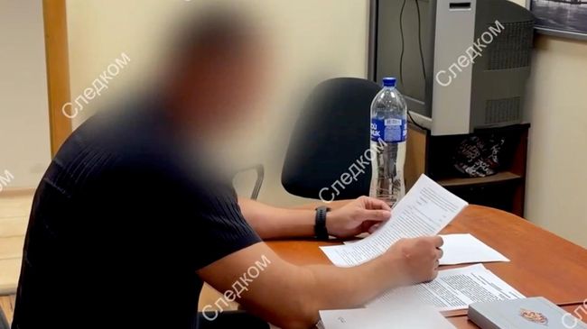 Подозреваемый в убийстве трех человек в Таганроге на допросе у следователя