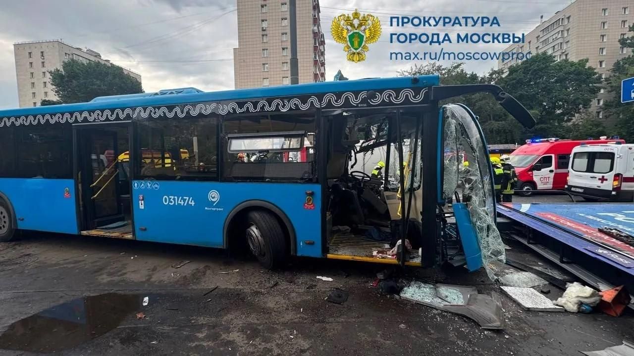 ДТП с автобусом в Москве. 10 июля 2026 ДТП с автобусом в Москве. 10 июля 2026 - РИА Новости, 1920, 10.07.2026