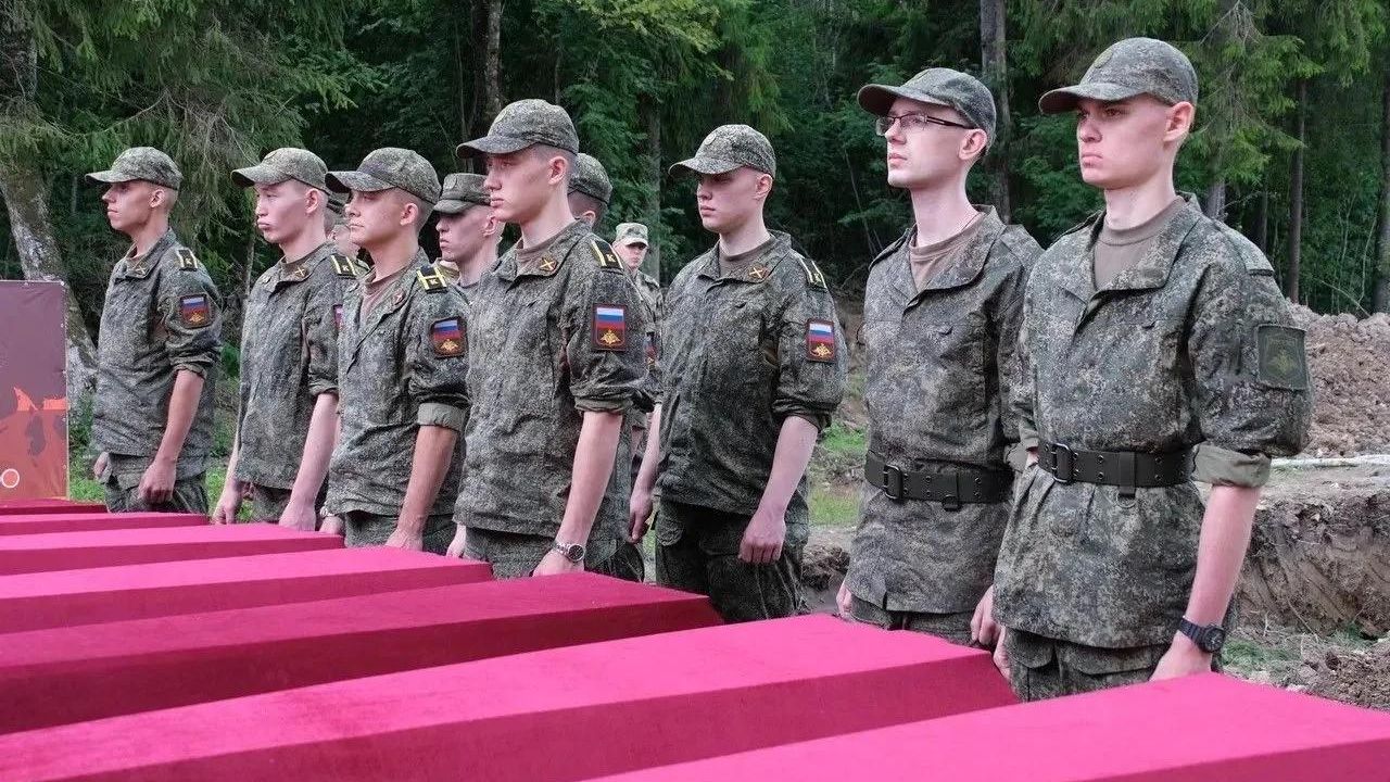 Церемония перезахоронения останков 543 узников фашистского концлагеря Дулаг-102 в Волосовском районе Ленинградской области Церемония перезахоронения останков 543 узников фашистского концлагеря Дулаг-102 в Волосовском районе Ленинградской области - РИА Новости, 1920, 10.07.2026
