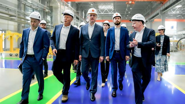 Заместитель председателя правительства РФ Александр Новак и временно исполняющий обязанности губернатора Тверской области Виталий Королев отметили вклад завода ТверьКанатДор в импортозамещение