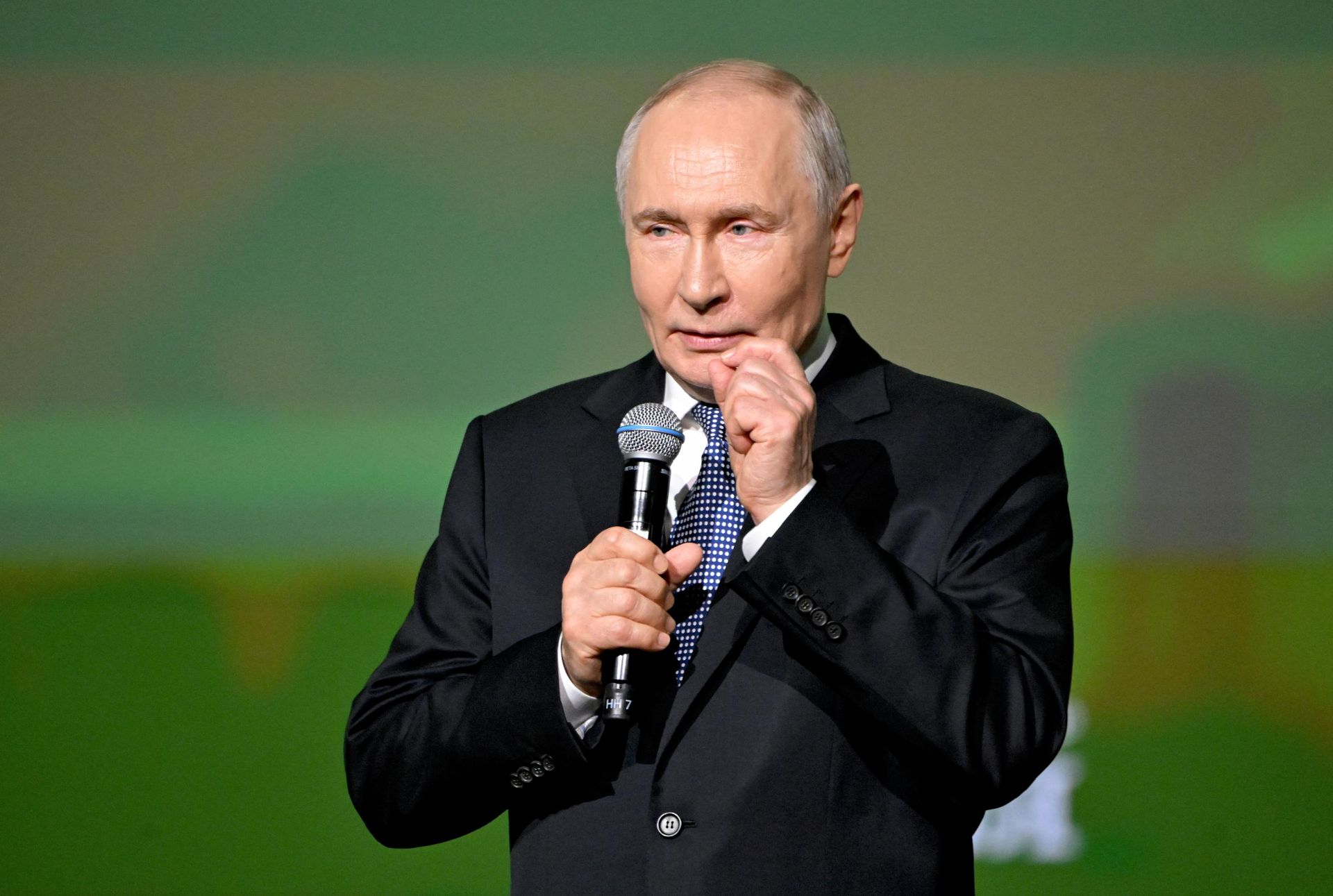 Президент РФ Владимир Путин выступает на форуме Общероссийского народного фронта Всё для победы! Президент РФ Владимир Путин выступает на форуме Общероссийского народного фронта Всё для победы! - РИА Новости, 1920, 13.07.2026
