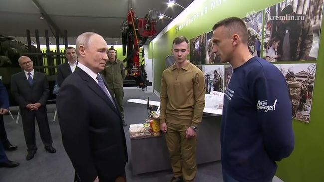 Путин на выставке проектов Народного фронта