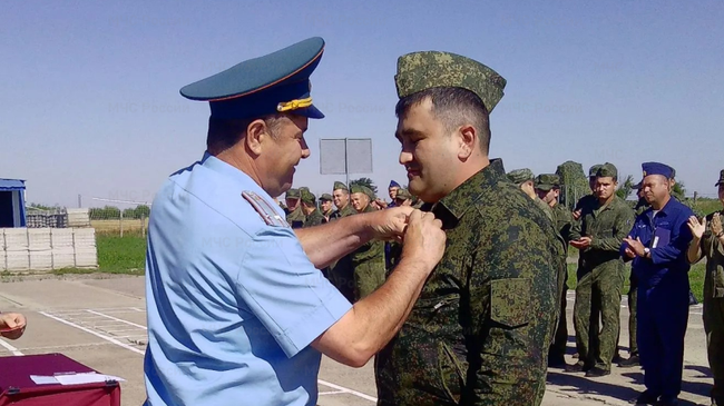 Награждение жителя Моздока Артема Абачева медалью За спасение утопающих