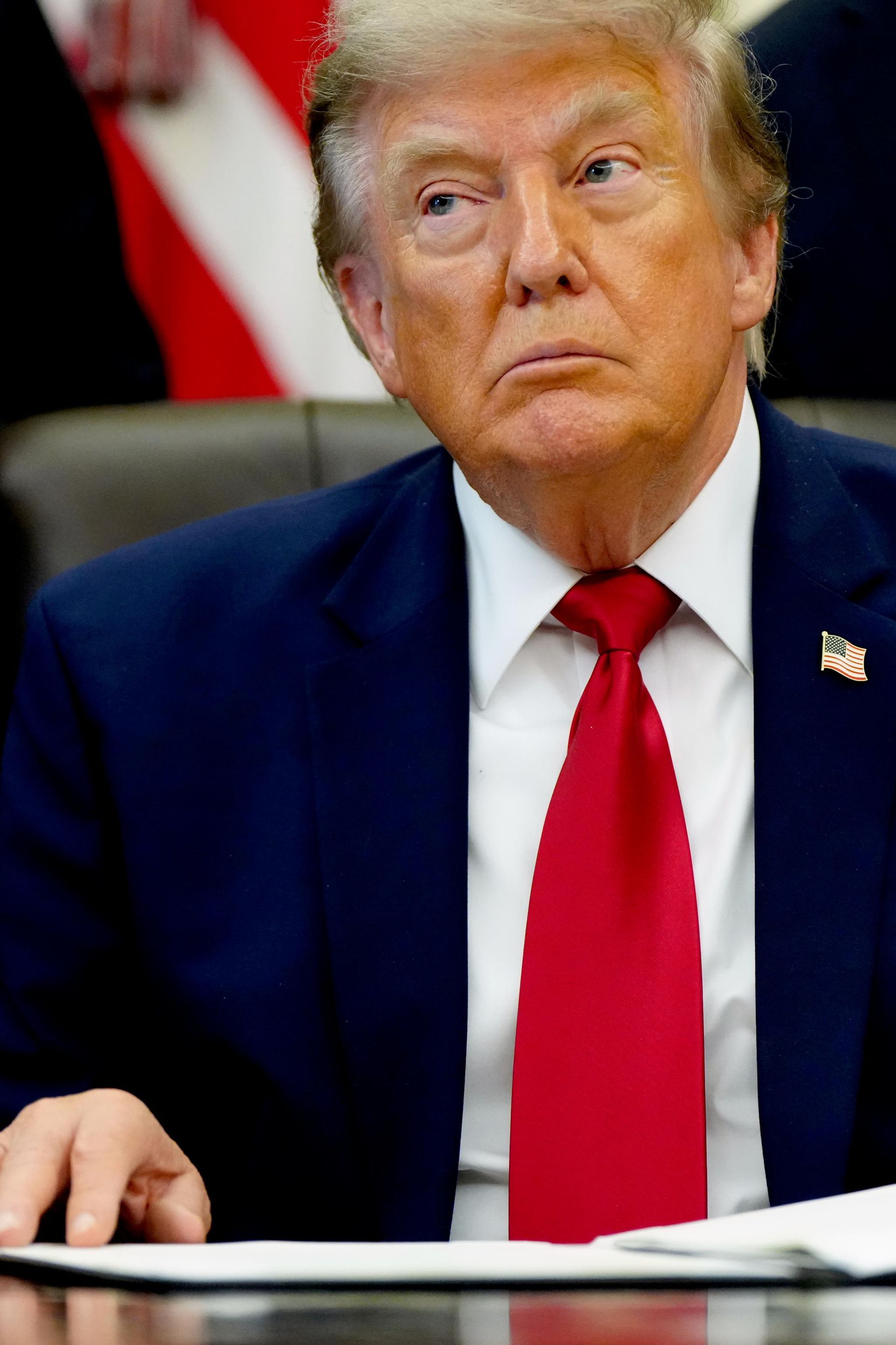 Президент США Дональд Трамп во время общения с журналистами в Овальном кабинете Белого дома - РИА Новости, 1920, 15.07.2026