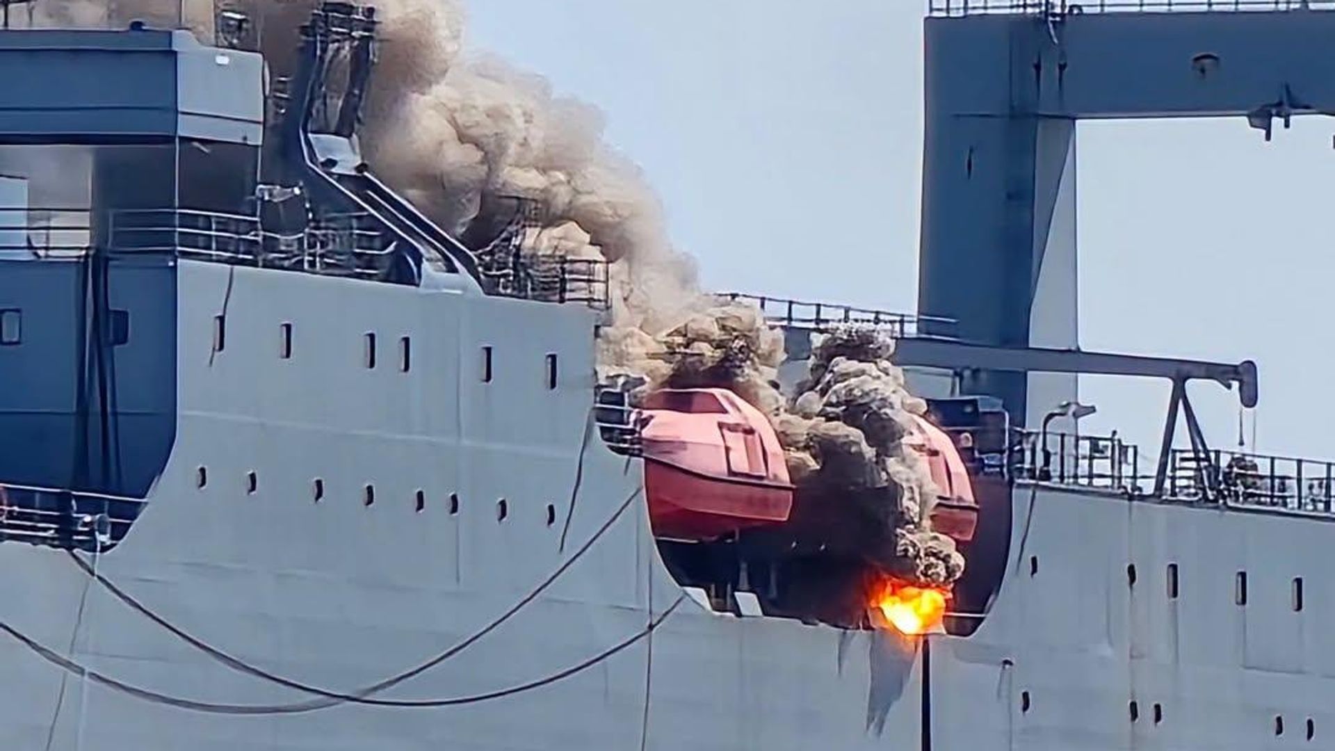 Пожар на борту грузового корабля ВМС США в порту Балтимора - РИА Новости, 1920, 14.07.2026