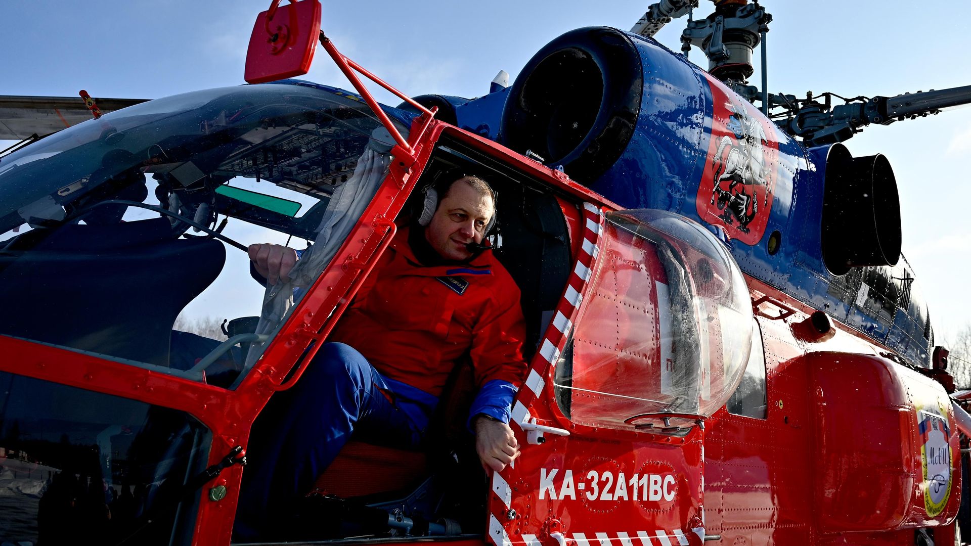 Тренировка спасателей с участием нового пожарного вертолета Ка-32А11ВС Тренировка спасателей с участием нового пожарного вертолета Ка-32А11ВС - РИА Новости, 1920, 14.07.2026
