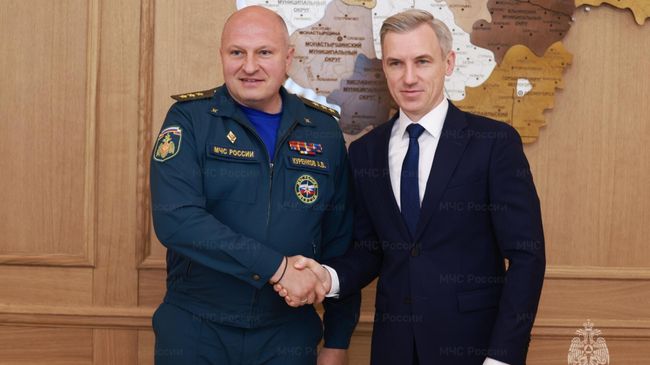 Глава МЧС России Александр Куренков и губернатор Смоленской области Василий Анохин Глава МЧС России Александр Куренков и губернатор Смоленской области Василий Анохин