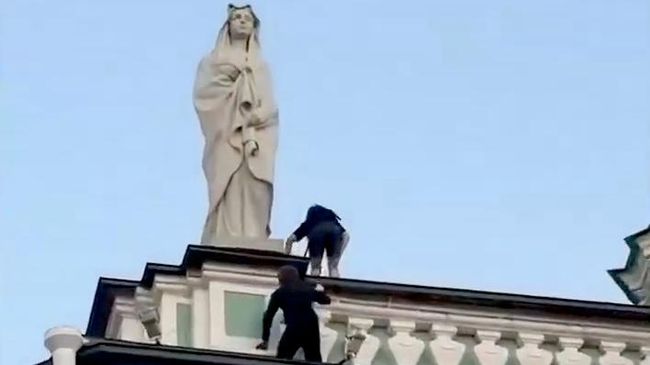 Руферы на крыше Зимнего дворца