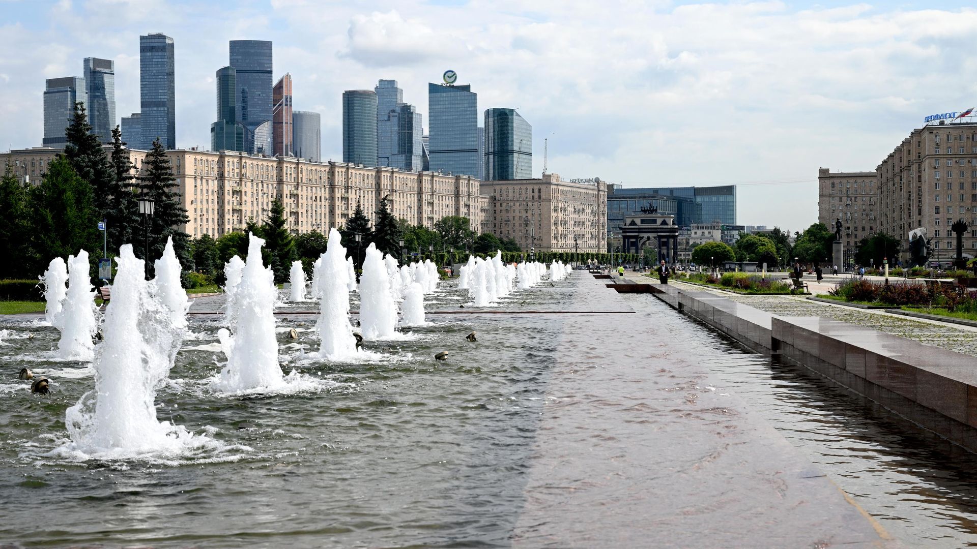 Фонтанный комплекс Годы войны в парке Победы на Поклонной горе в Москве Фонтанный комплекс Годы войны в парке Победы на Поклонной горе в Москве - РИА Новости, 1920, 21.07.2026