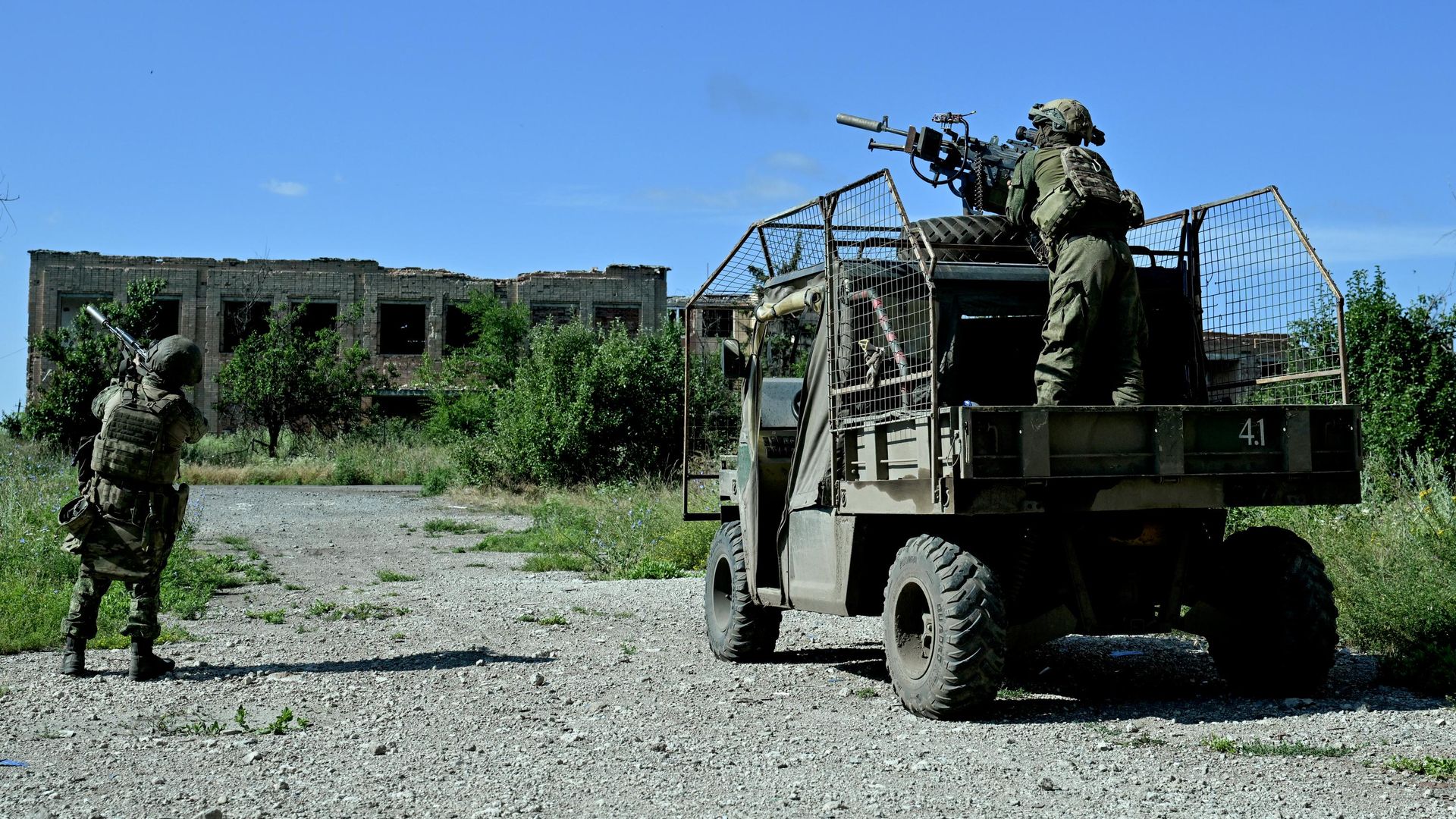 Боевое дежурство мобильной огневой группы в зоне СВО Боевое дежурство мобильной огневой группы в зоне СВО - РИА Новости, 1920, 17.07.2026
