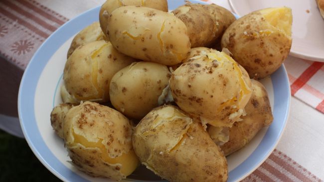 Картофель вареный в мундире 