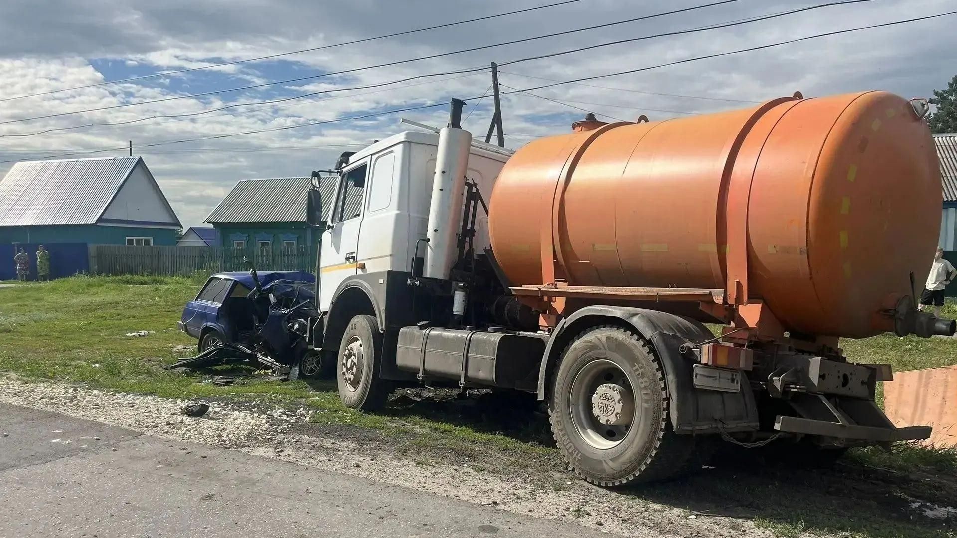 Последствия ДТП с участием автомобиля МАЗ и ВАЗ-2104 в Пензенской области Последствия ДТП с участием автомобиля МАЗ и ВАЗ-2104 в Пензенской области - РИА Новости, 1920, 15.07.2026