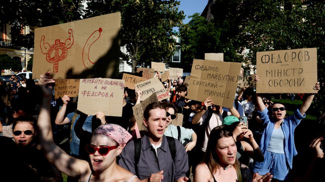 Акция протеста против отставки Михаила Федорова с поста министра обороны Украины в Киеве